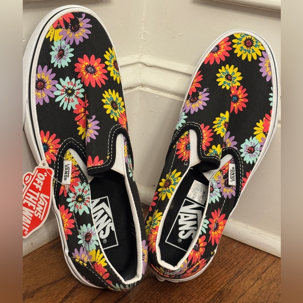 ** NWT ** Vans Black Floral Canvas Slip-On Sneakers Sz 6.5 M / 8.0 W